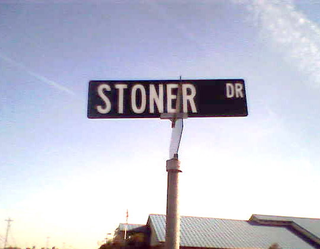 Illustration for article titled The World's Funniest Street Signs